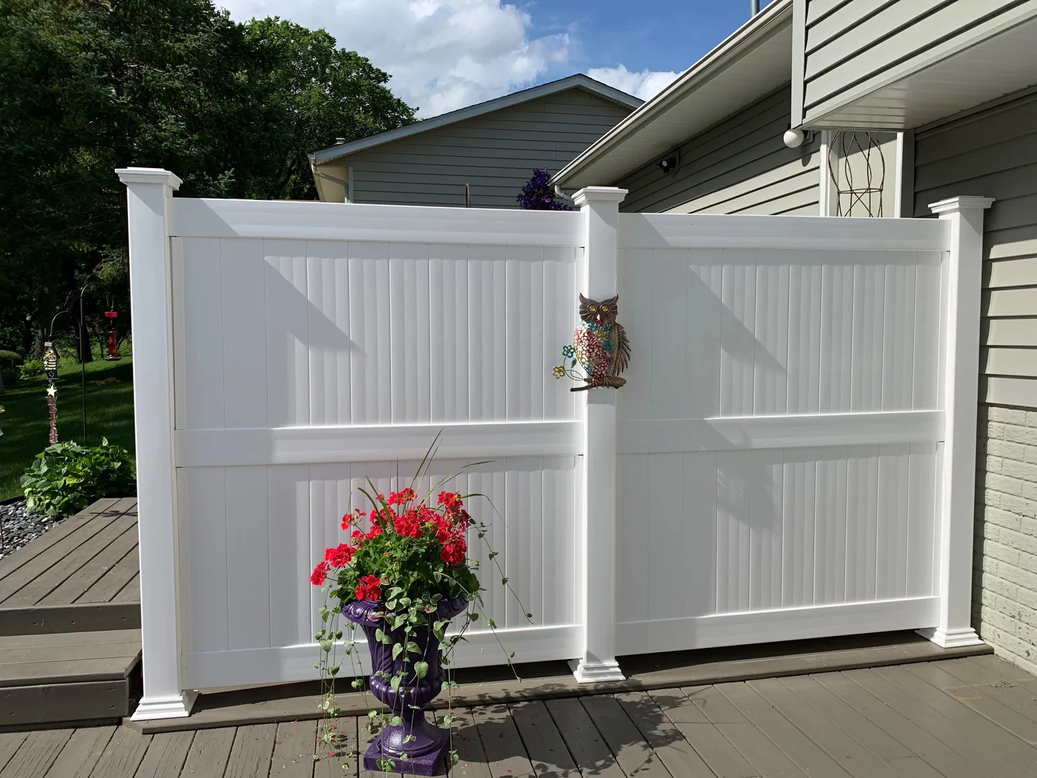Vinyl privacy fence installed in Los Angeles