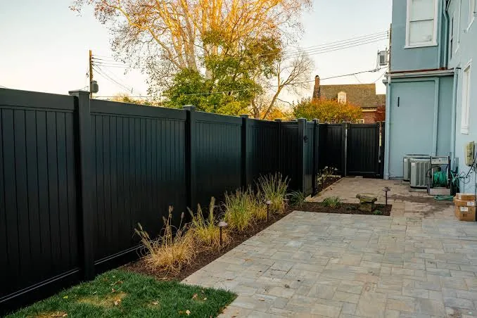 Vinyl fence corner post and cap detail