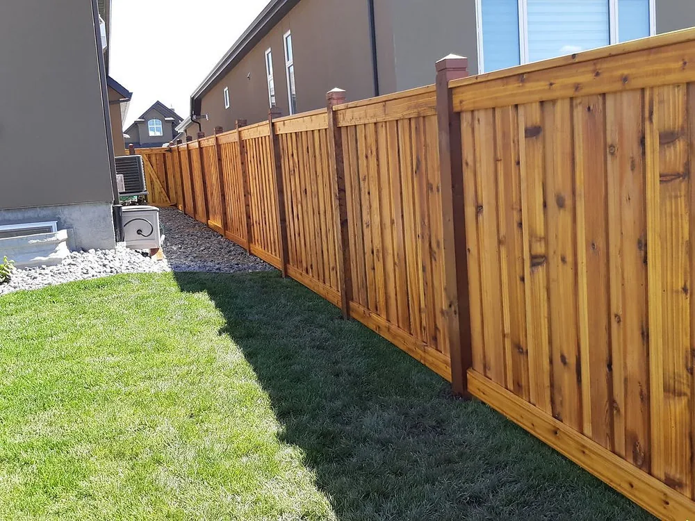 Cedar privacy fence installed in Los Angeles
